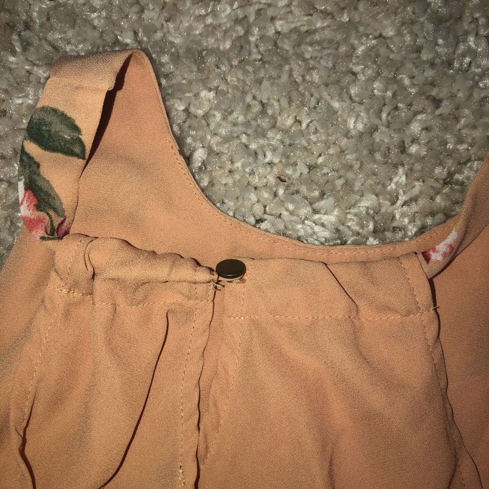 Pinkish tan floral print shirt - Picture 6 of 6